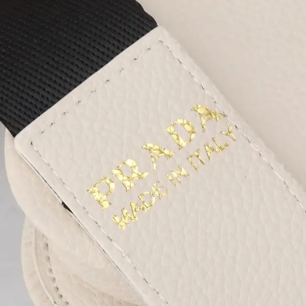 PRADA バッグ