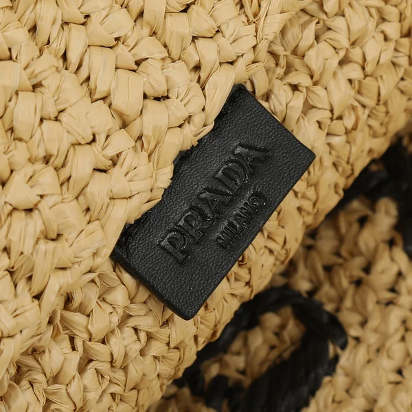 プラダ ラフィア トートバッグ