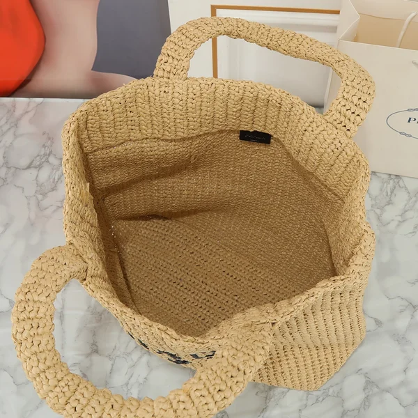 プラダ 編み トートバッグ