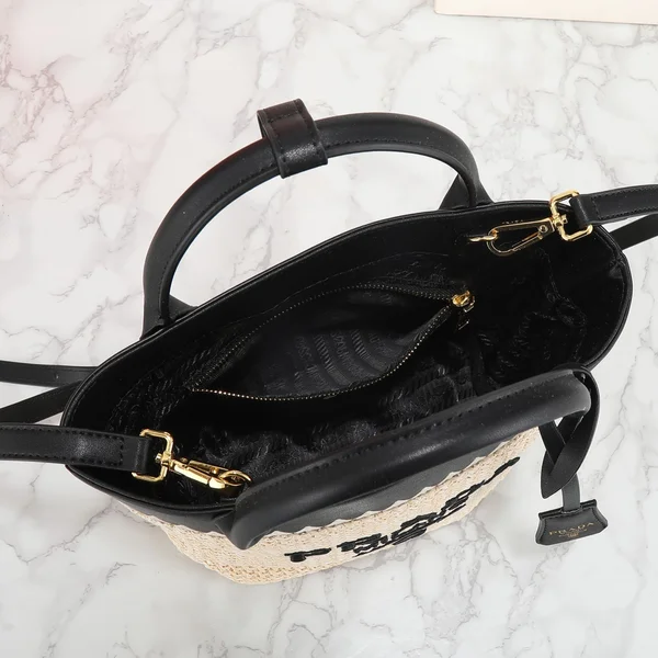 PRADA バッグ