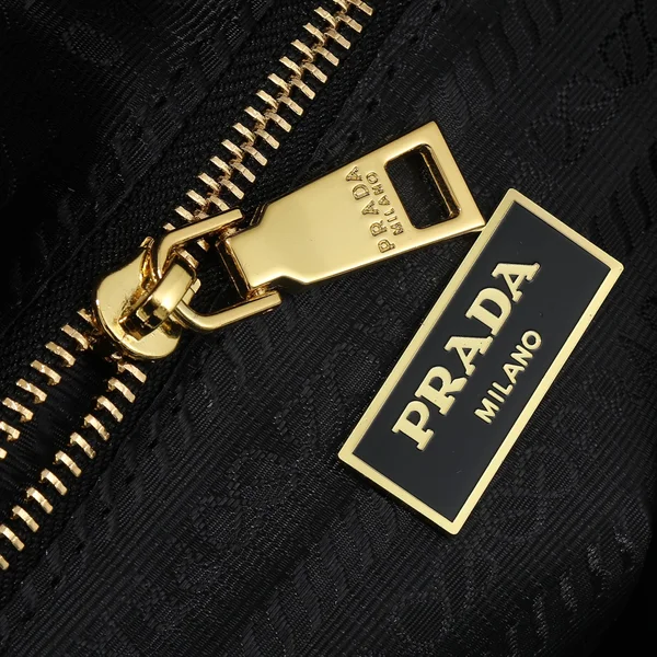 PRADA ラフィア ショルダーバッグ