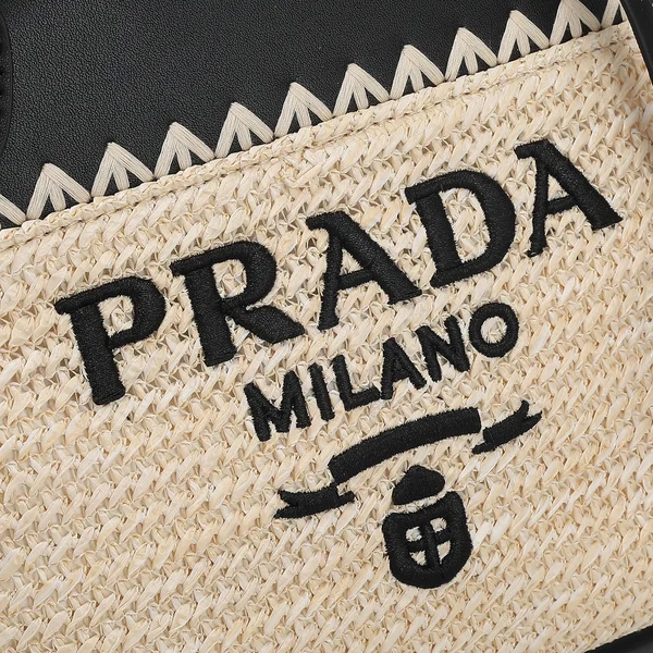 PRADA レディースバッグ