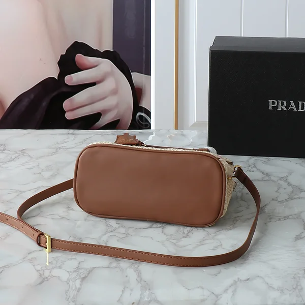 プラダ スモール トートバッグ