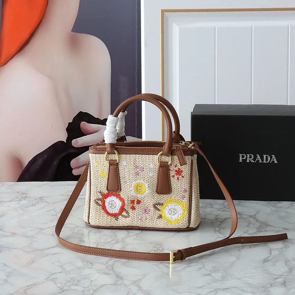 PRADA スモール かごバッグ