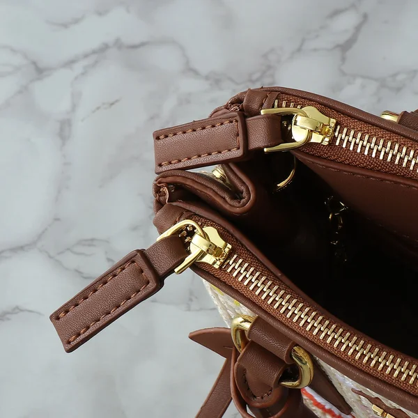 プラダ 刺繍 トート