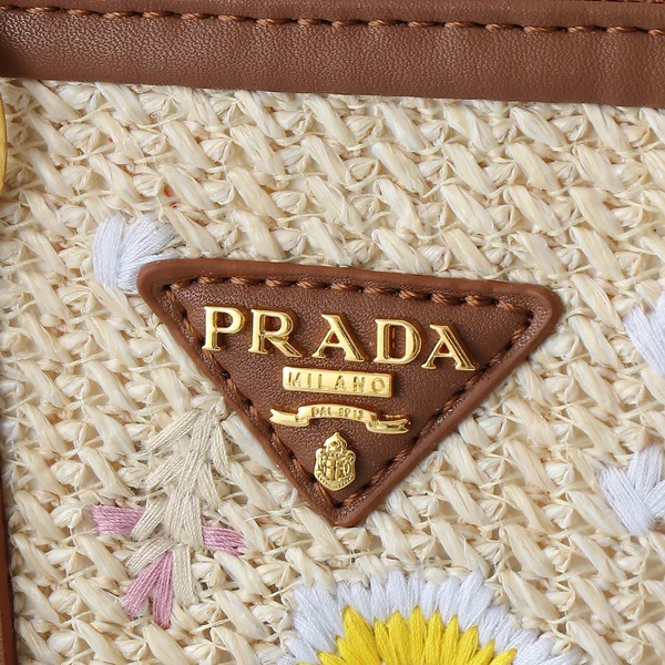 PRADA ショルダーバッグ 夏の 人気