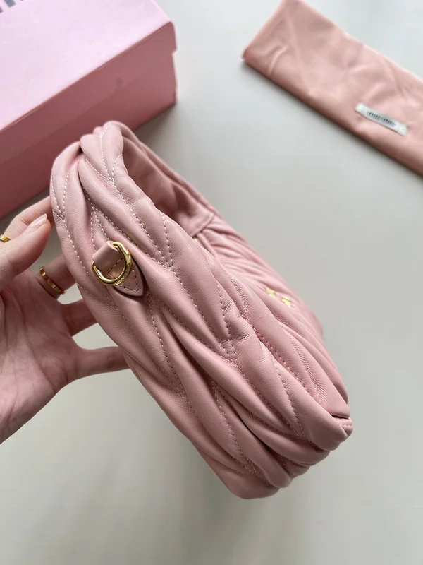 MIUMIU ワンダー ショルダーバッグ