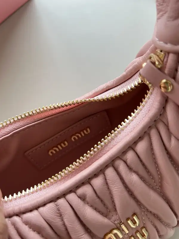 MIUMIU バッグ コピー