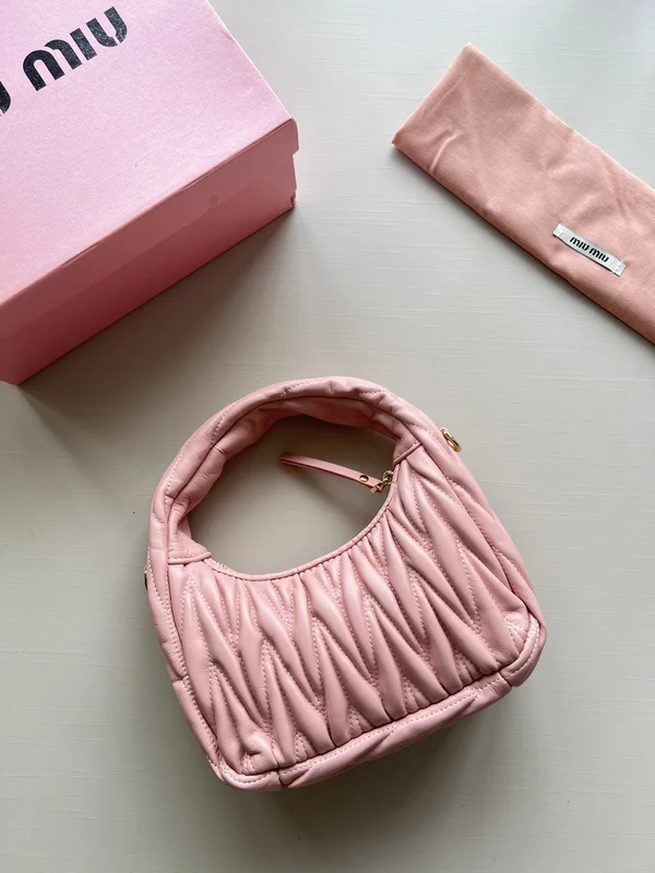 ミュウミュウ ピンク ショルダーバッグ
