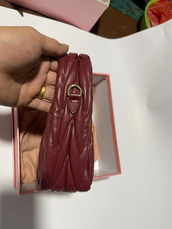 美品 ミュウミュウ ハンドバッグ 女