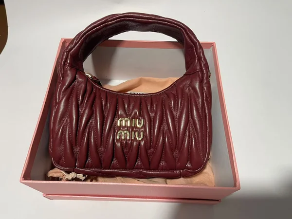 ミュウミュウ スモール ハンドバッグ