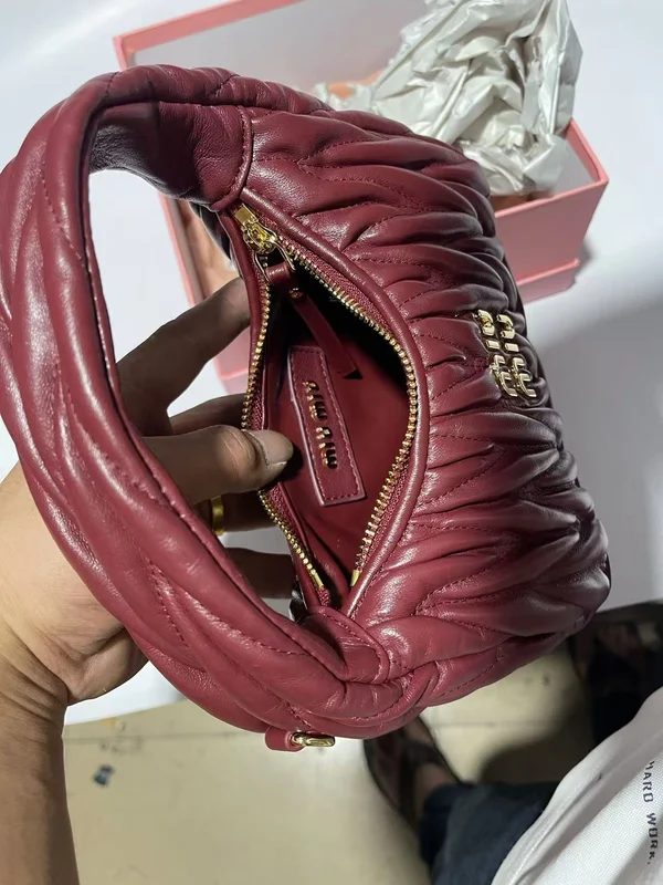 ミュウミュウ ワンダー マテラッセホーボーバッグ