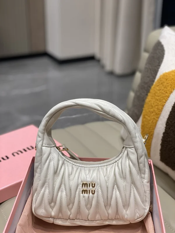 MIU MIU ワンダーバッグ