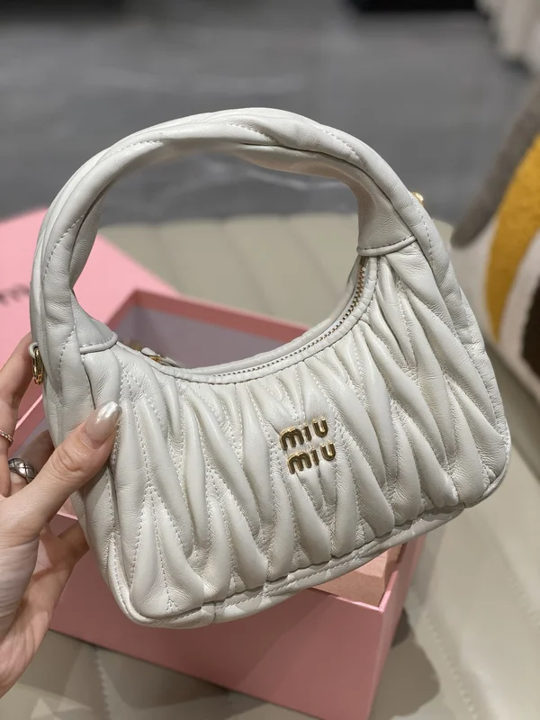 MIU MIU レディースバッグ 人気