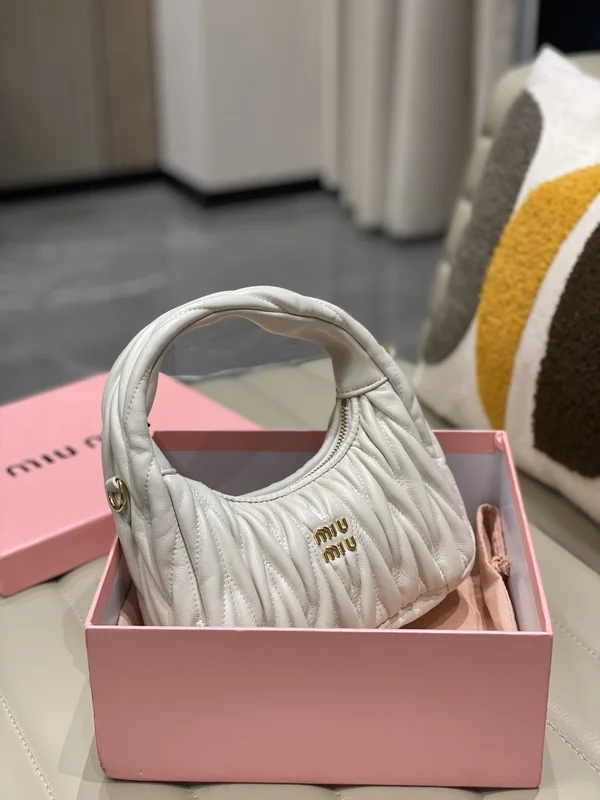 MIU MIU ホーボーバッグ マテラッセ レザー