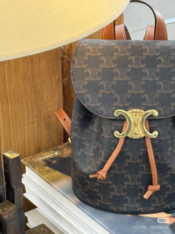 セリーヌ トリオンフキャンバス バックパック