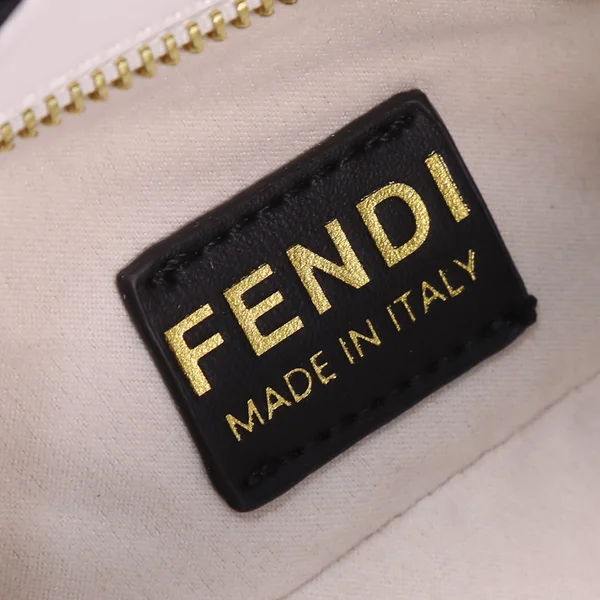フェンディ ハンドバッグ ホワイト