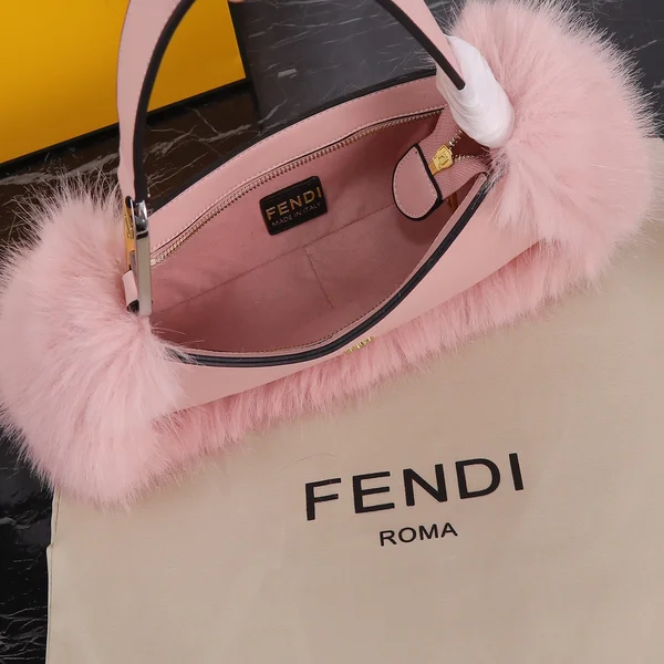 FENDI レザー ハンドバッグ