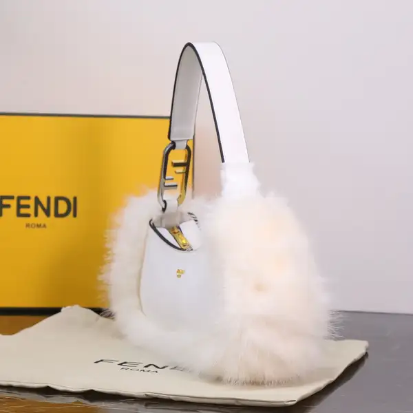 フェンディ ハンドバッグ ホワイト