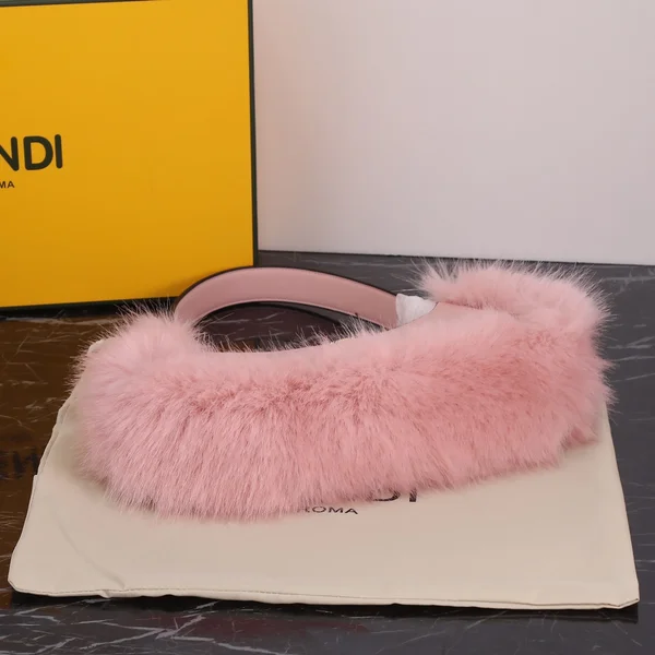 FENDI レザー ハンドバッグ
