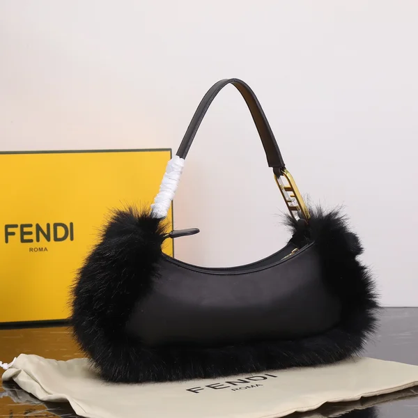 FENDI スウィング バッグ ブラック