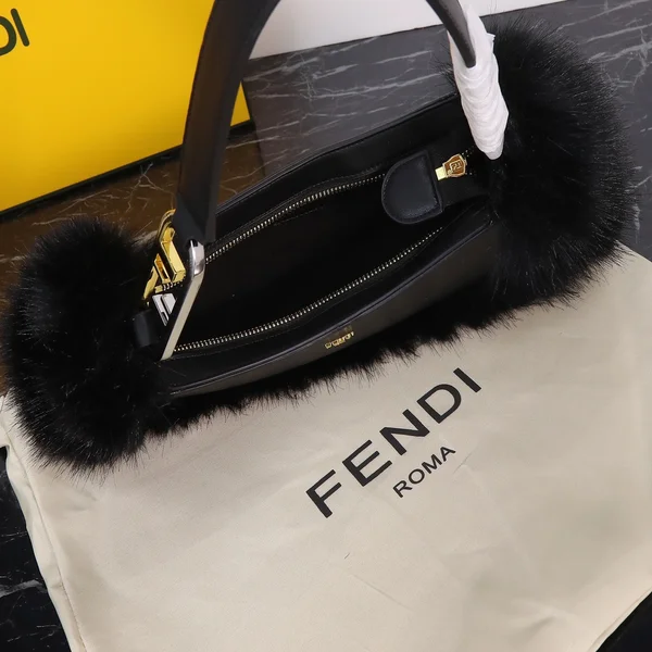 FENDI スウィング バッグ ブラック