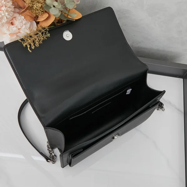 ysl チェーンショルダーバッグ レザー