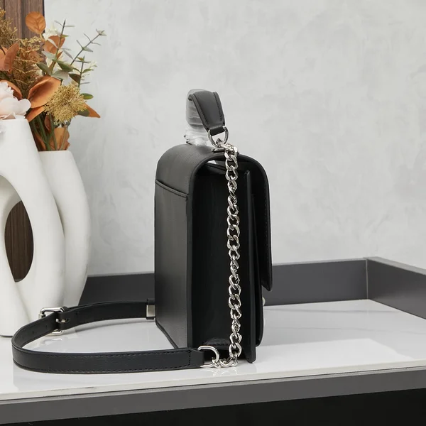 ysl チェーンショルダーバッグ レザー