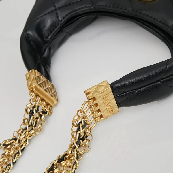 シャネル バッグ 黒