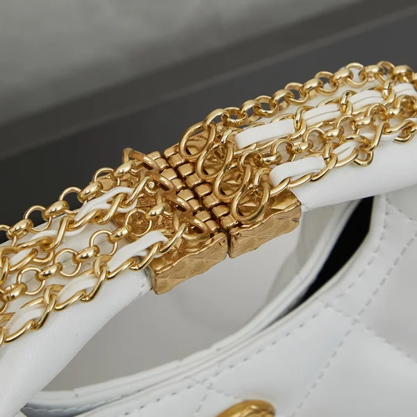 上品 Chanel チェーンバッグ