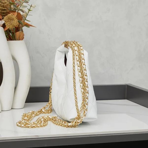 シャネル バッグ 24A