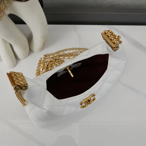 シャネル マトラッセ ホーボーバッグ