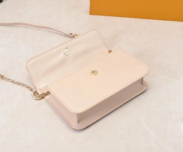 ルイヴィトン ブルームウォレットオンチェーン