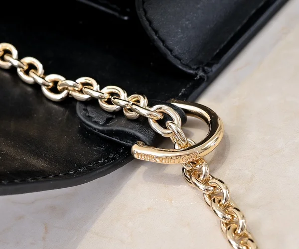 ルイヴィトン カーフレザー チェーン バッグ