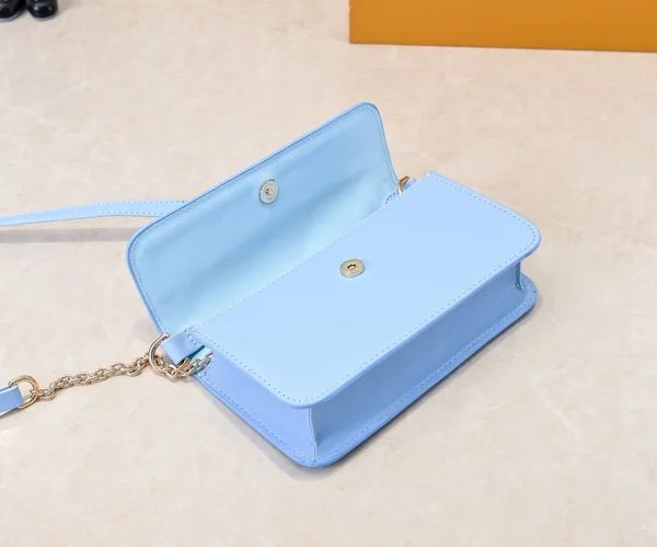 ルイヴィトン ウォレットオンチェーン アズールブルー