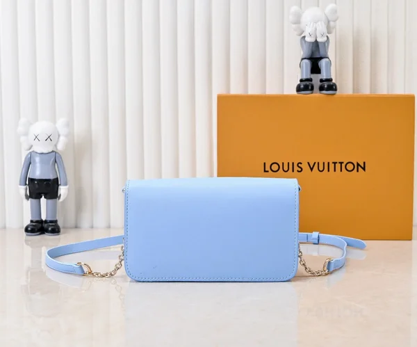 vuitton 斜め掛け チェーンウォレット