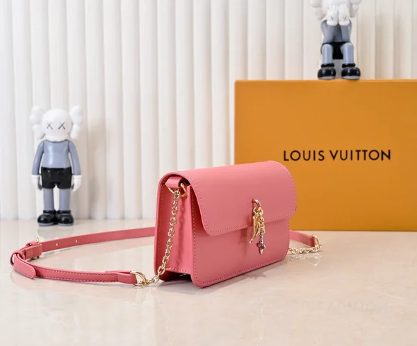 Louis Vuitton ミディアム ショルダーバッグ チェーン