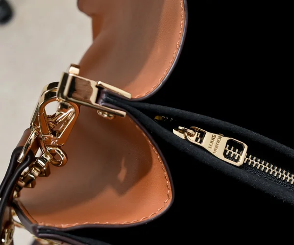 ルイヴィトン モノグラム・リバース ショルダーバッグ