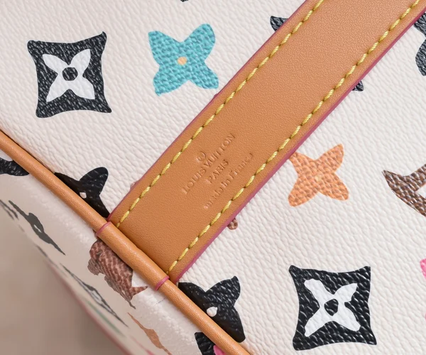 ヴィトン バニラ キーポルバンドリエール