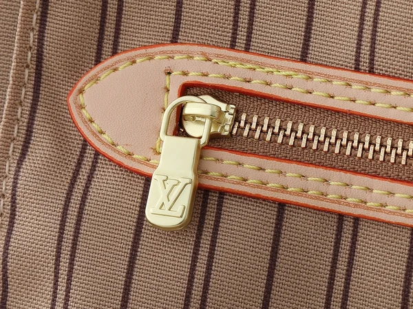 Louis Vuitton ネヴァーフルインサイドアウトハンドバッグ