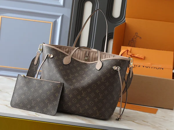 Louis Vuitton Neverfull トートバッグ