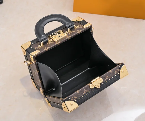 ルイヴィトン モノグラム・リバース プティット ヴァリーズ