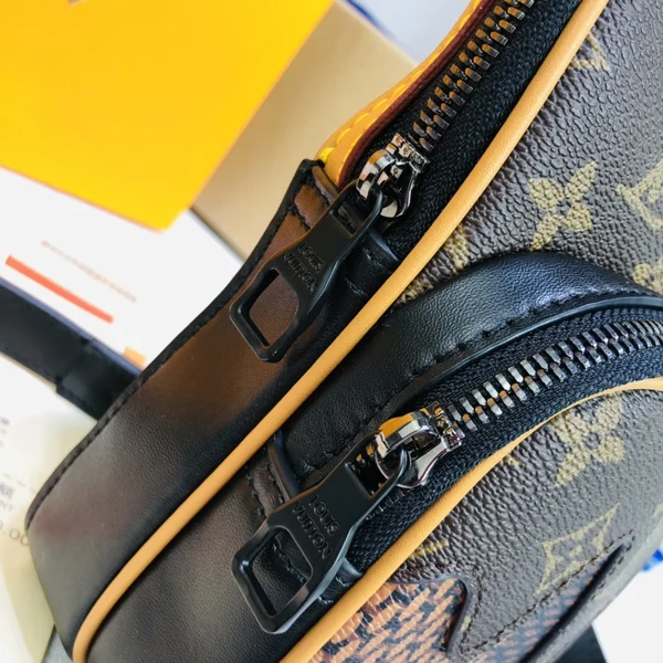 Louis Vuitton Nigo ショルダーバッグ