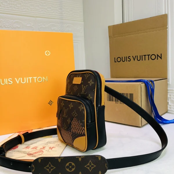 Louis Vuitton Nigo ショルダーバッグ