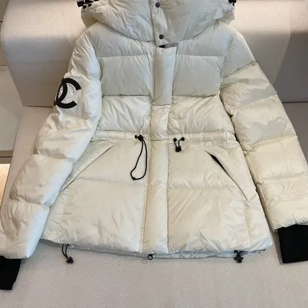 シャネル ダウンコート ホワイト