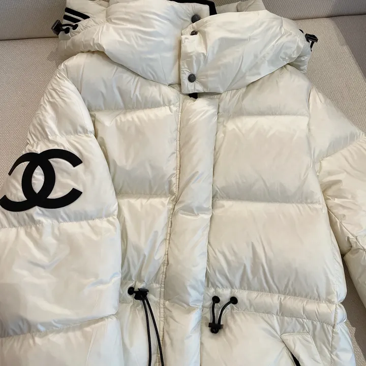 CHANEL 女性ダウンコート