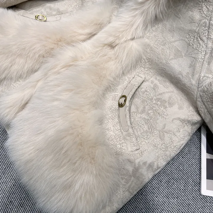 超美品 CHANELダウンジャケット ホワイトファー付き