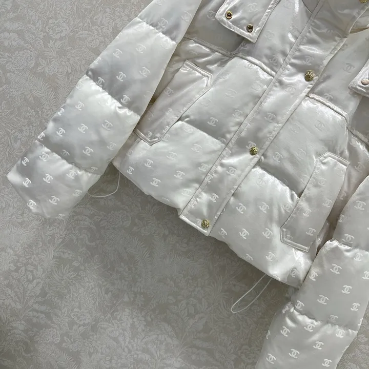 CHANEL CCロゴ ダウンジャケット