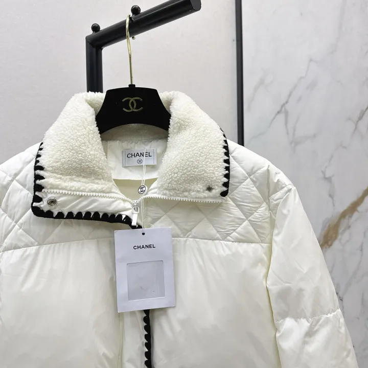 シャネルレディースダウンジャケット