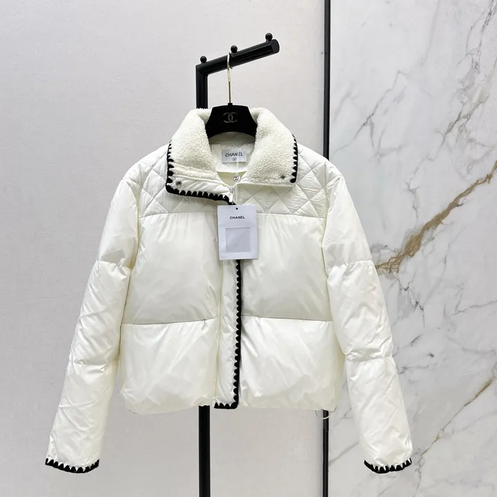 シャネル ダウンジャケット ホワイト